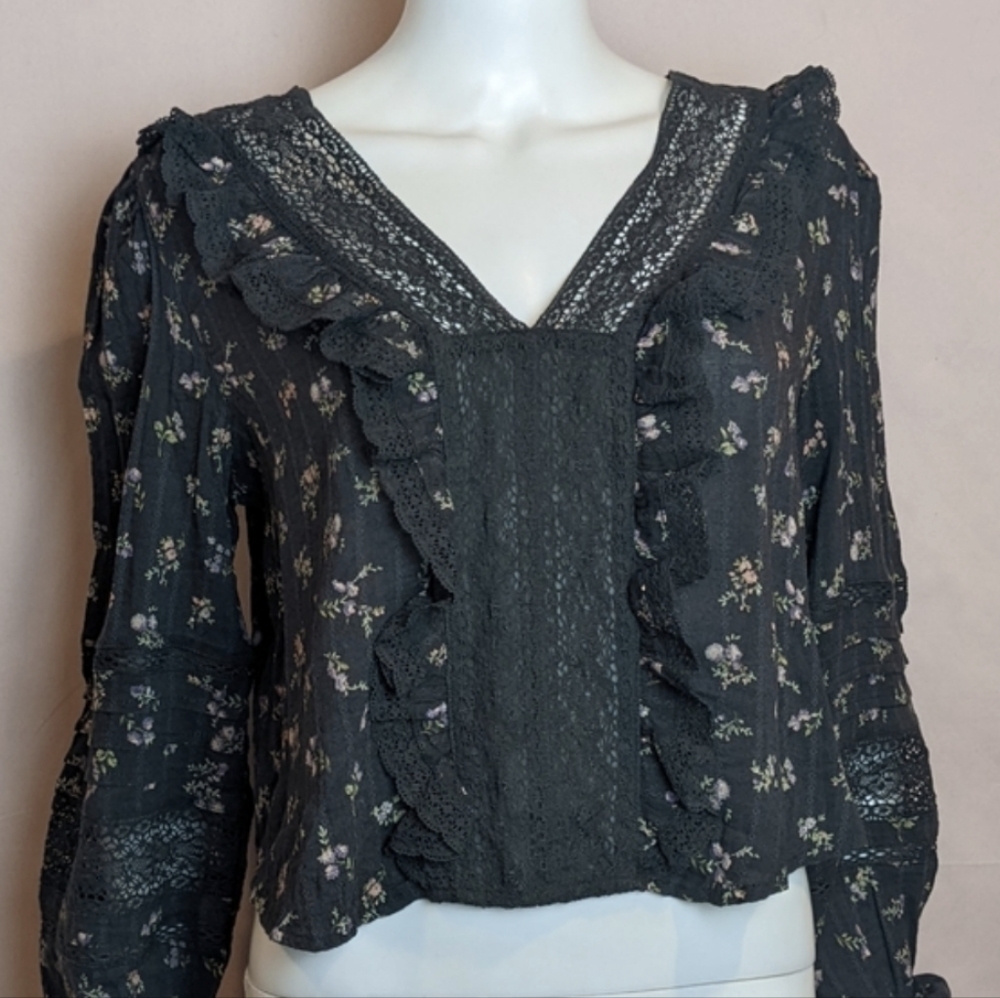 American Eagle Gray Floral Lace Long Sleeve Blouse size Medium